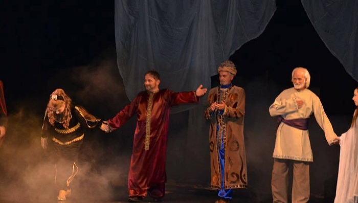Gəncə teatrı Konyadan qayıdır